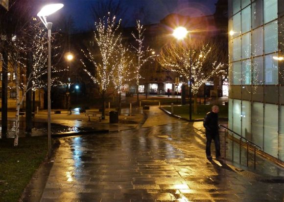 Still dark, 17/12/12