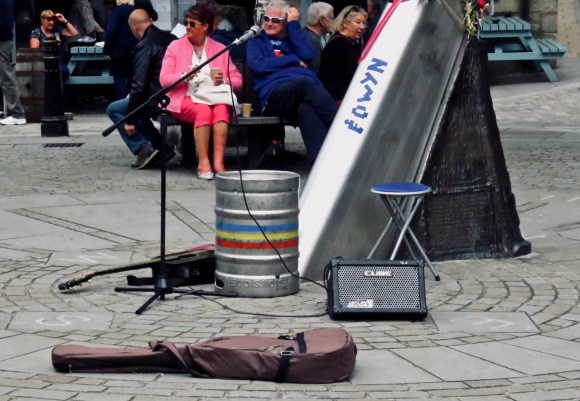 Awaiting the busker, 18/8/19
