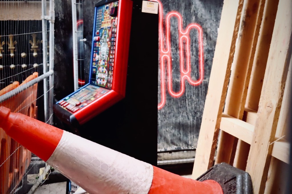 Discarded fruit machine, 27/6/22