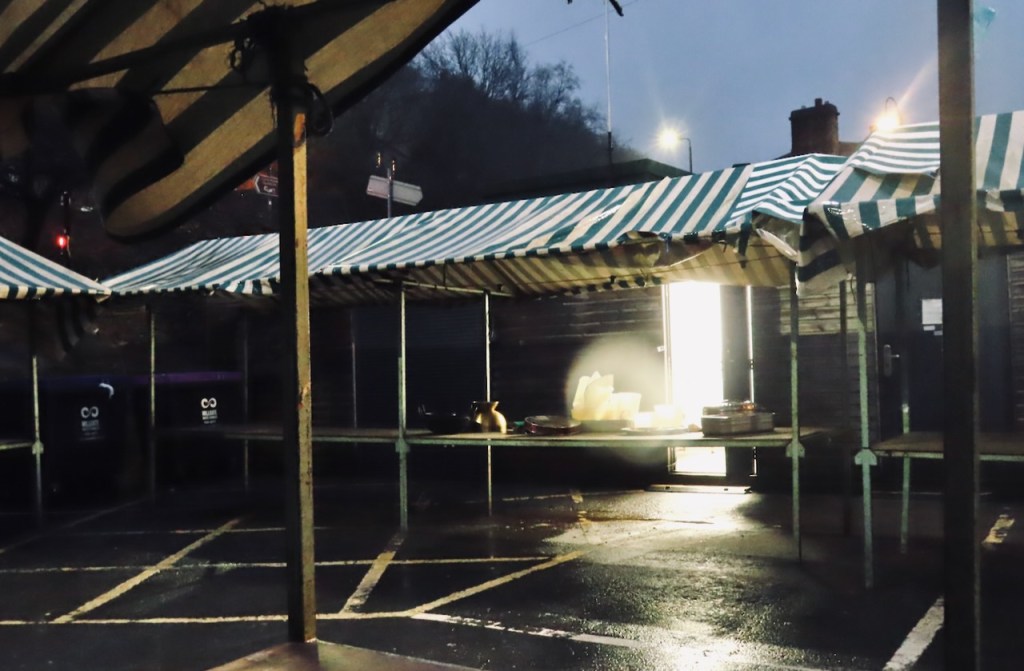 Empty market, 23/12/22