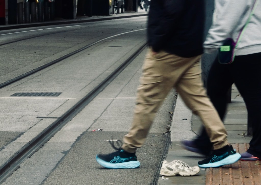 Shoe crossing, 13/10/25