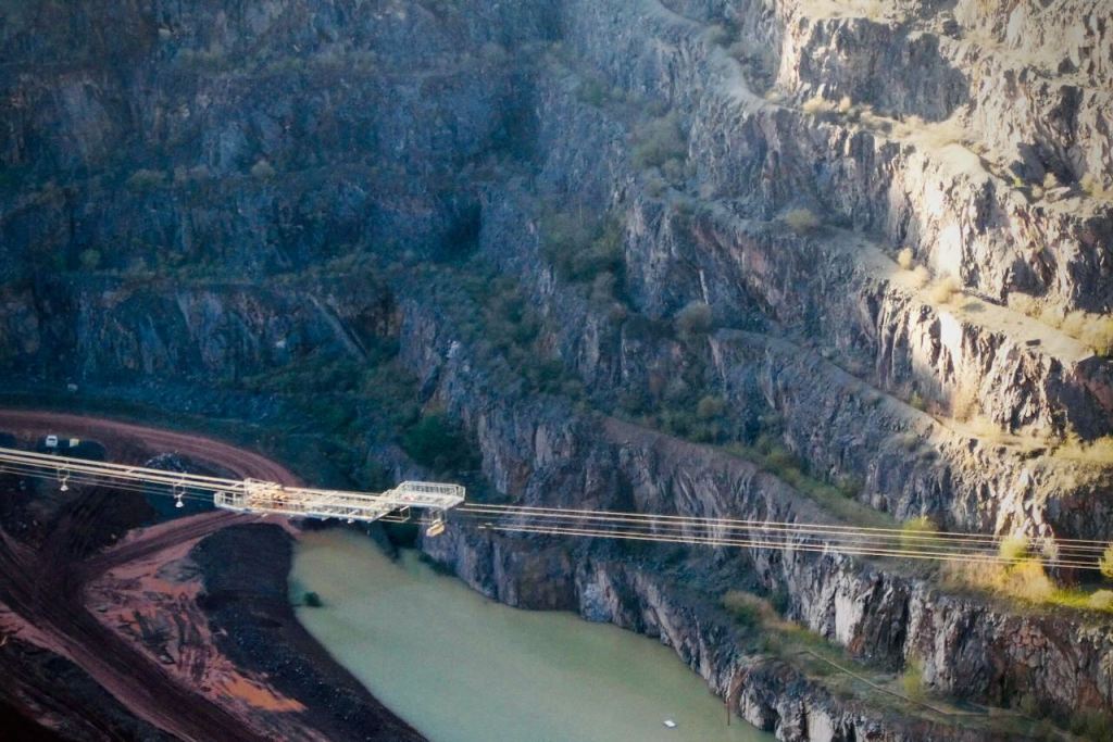 Gigantic hole, 25/11/25