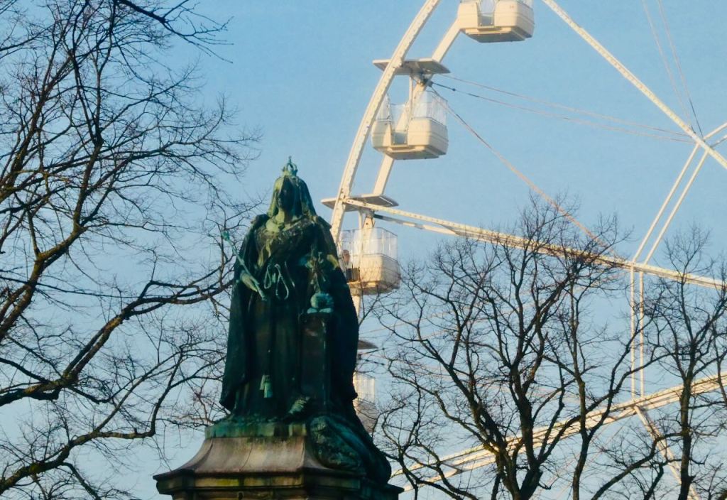 Victoria and wheel, 22/12/25